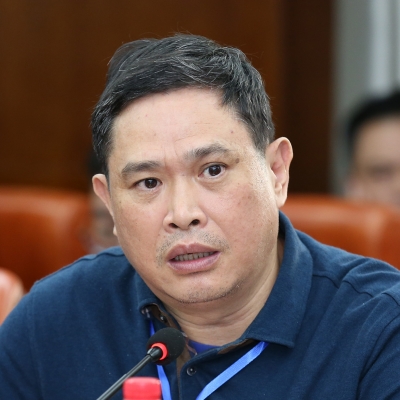 羅豐年-上海和平眼科醫(yī) 院眼表病專(zhuān)科主任、 主任醫(yī)師