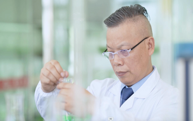 一抹中國紅，何以守護千萬家？揭秘蝦青素之父的傳奇故事